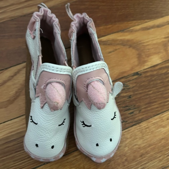 Robeez Other - Robeez Pink and White Unicorn Kids Shoes (Evie Soft Soles White)